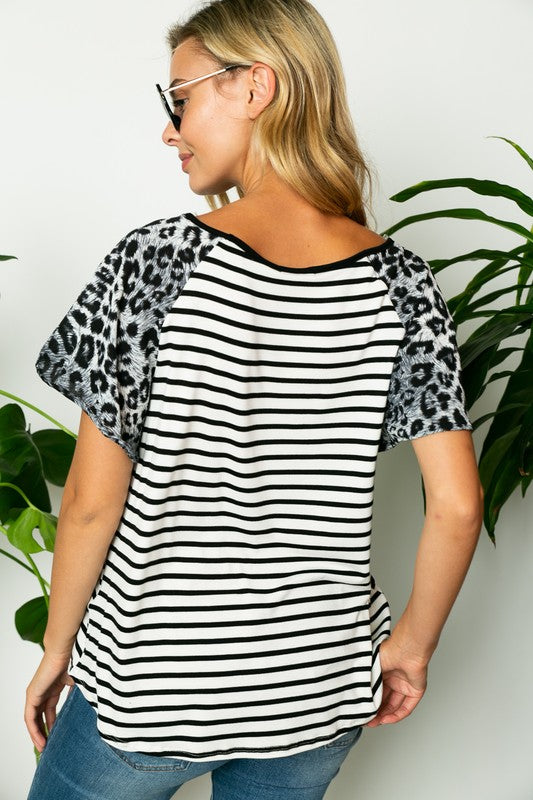 PLUS SIZE STRIPE ANIMAL FLARE SLEEVE TOP