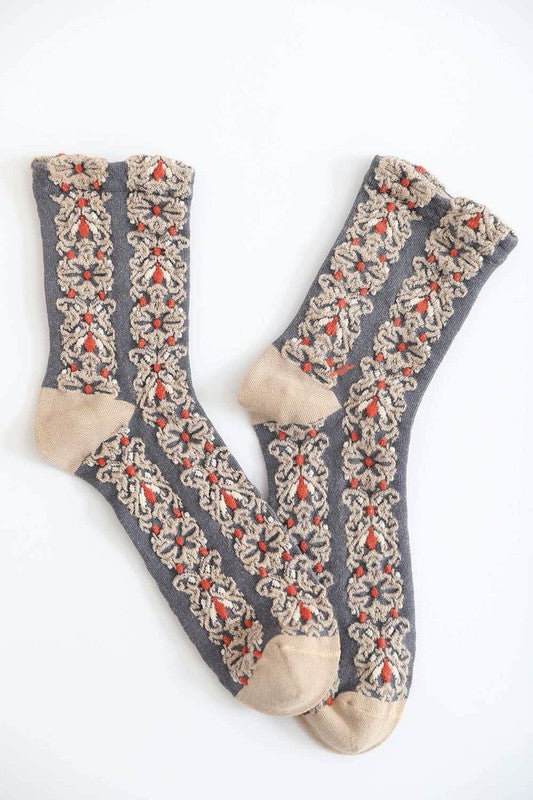 EMBROIDERED FLOWER SOCKS