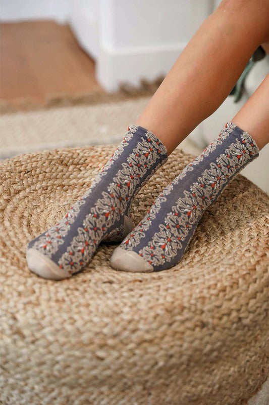 EMBROIDERED FLOWER SOCKS