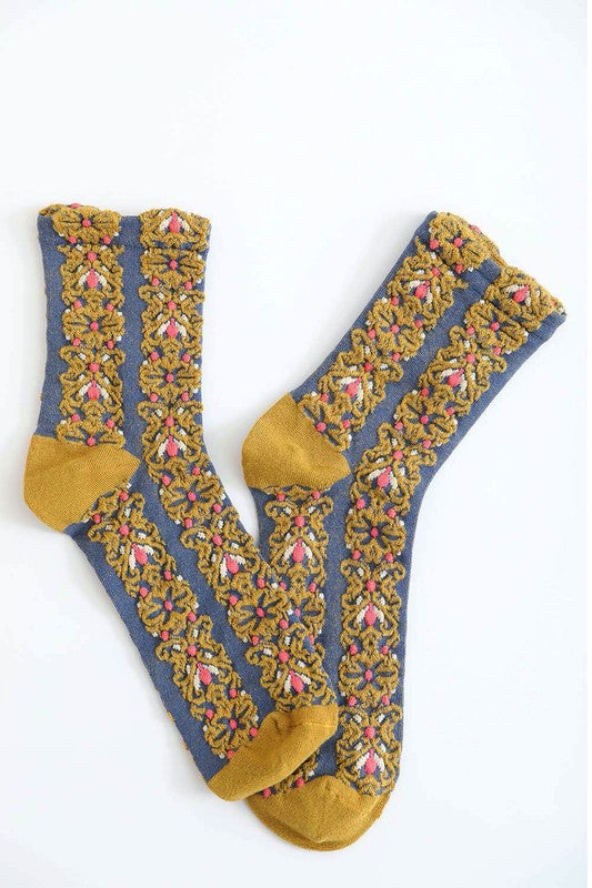 EMBROIDERED FLOWER SOCKS