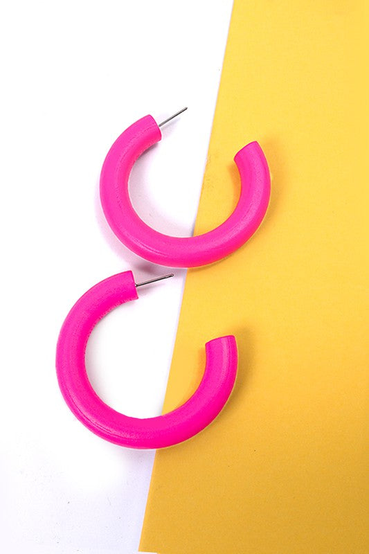 COLORFUL WOOD HOOP EARRINGS