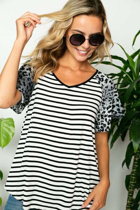 PLUS SIZE STRIPE ANIMAL FLARE SLEEVE TOP